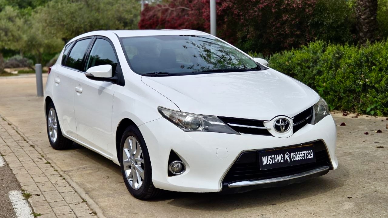 TOYOTA AURIS